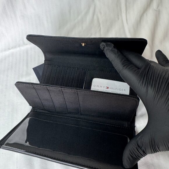 Tommy Hilfiger Ladies Tri Fold Wallet Black/Gray New - Picture 4 of 7